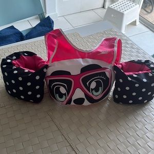 Life save for child  speedo like new good condition gor 30 to 50 lbs